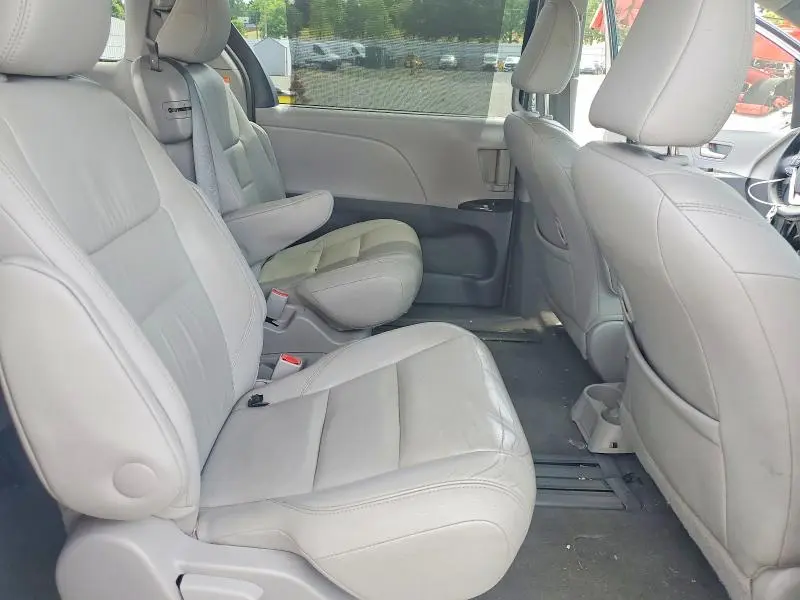 2017 TOYOTA SIENNA XLE 8-PASSENGER  