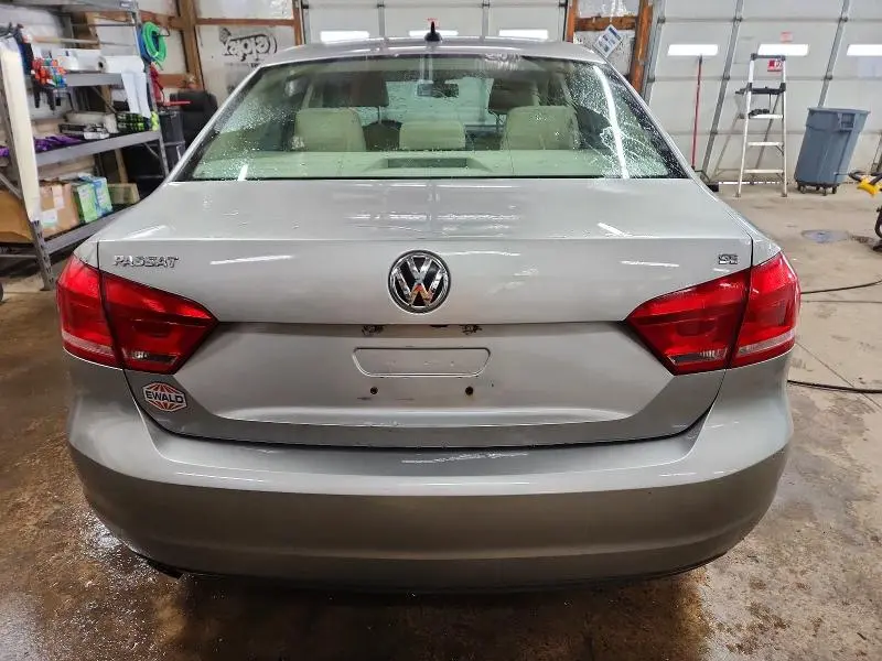 2014 VOLKSWAGEN PASSAT SE  