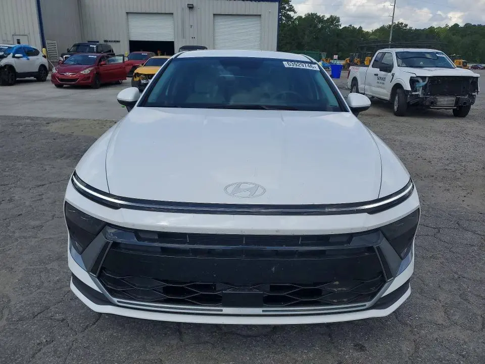 2025 HYUNDAI SONATA SE  