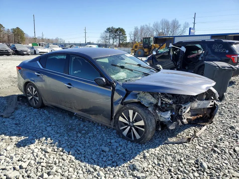 2021 NISSAN ALTIMA SV  