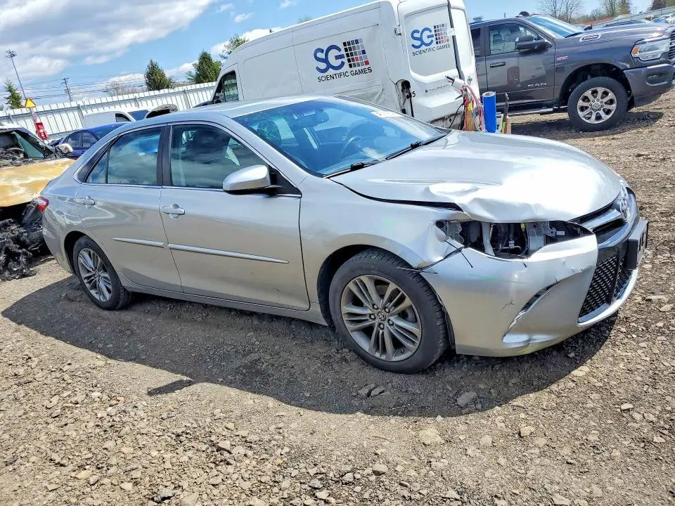 2015 TOYOTA CAMRY SE  