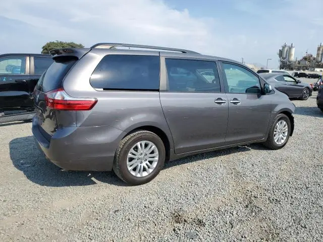 2017 TOYOTA SIENNA XLE  