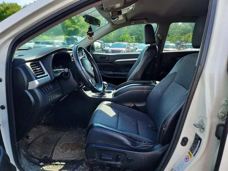 2015 TOYOTA HIGHLANDER LE PLUS  