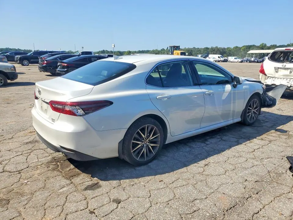 2023 TOYOTA CAMRY XLE  