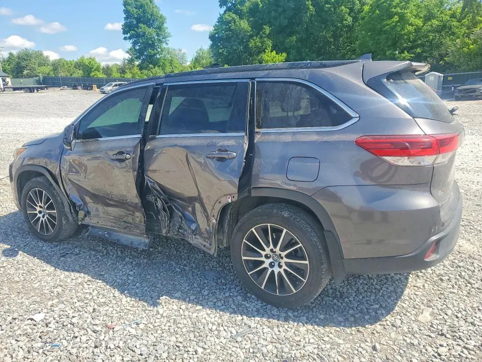 2017 TOYOTA HIGHLANDER SE  