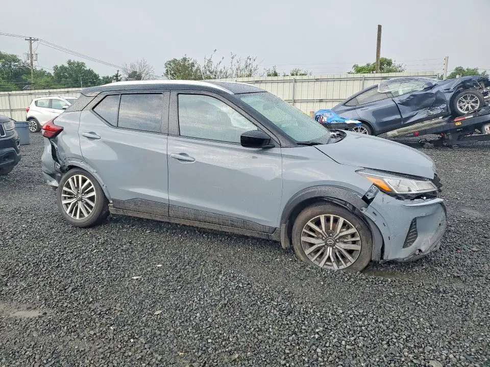 2022 NISSAN KICKS SV  