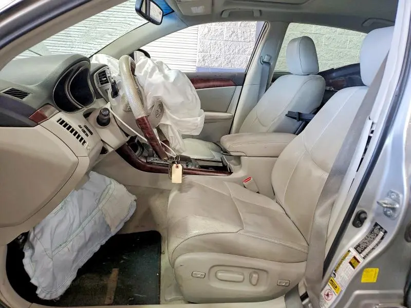 2011 TOYOTA AVALON LIMITED  