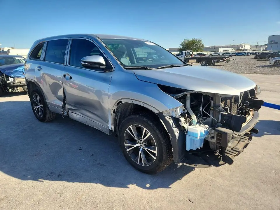 2017 TOYOTA HIGHLANDER LE  