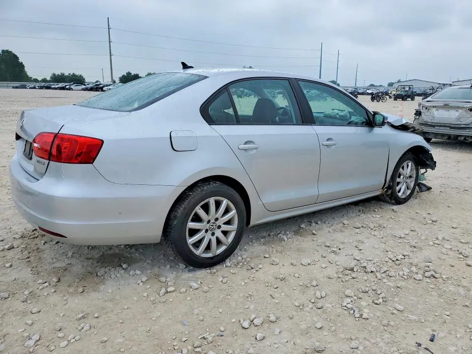 2011 VOLKSWAGEN JETTA SE  