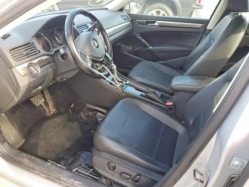 2017 VOLKSWAGEN PASSAT SE  