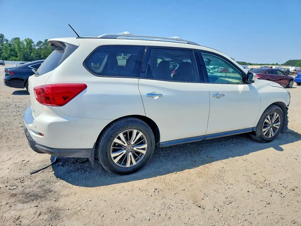 2017 NISSAN PATHFINDER SL  