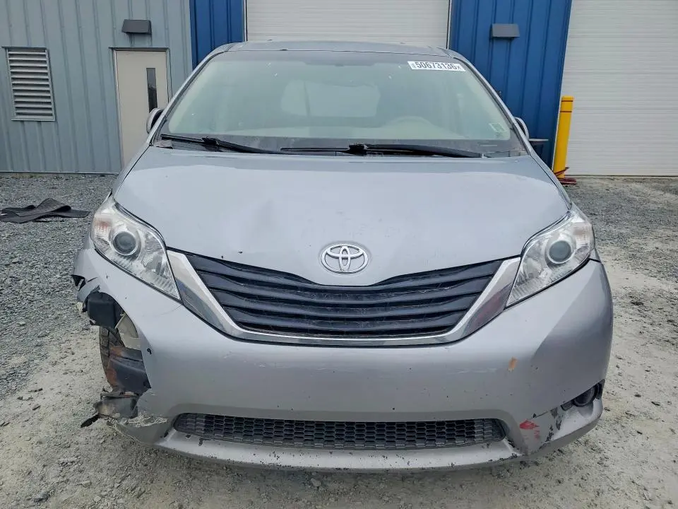 2011 TOYOTA SIENNA LE  