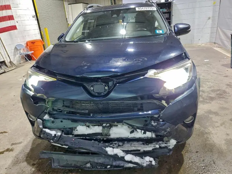 2017 TOYOTA RAV4 XLE  