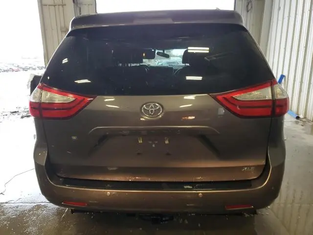 2016 TOYOTA SIENNA XLE  