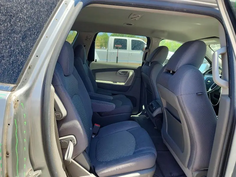 2010 CHEVROLET TRAVERSE LT  