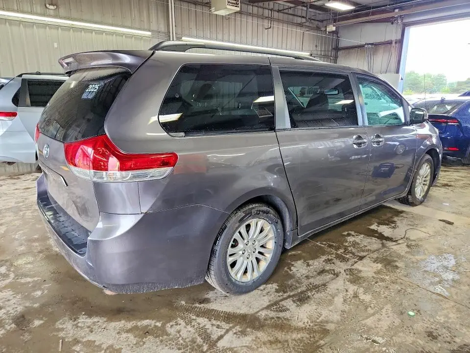 2011 TOYOTA SIENNA XLE 8-PASSENGER  