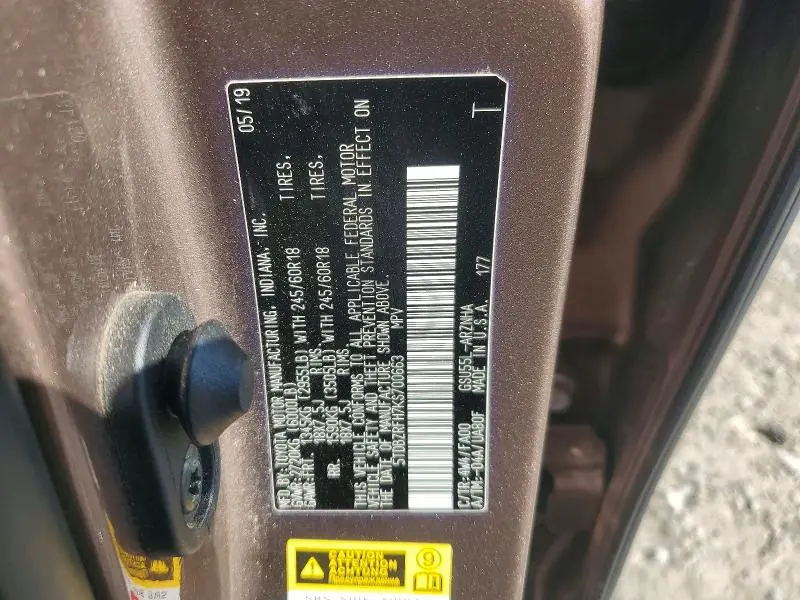 2019 TOYOTA HIGHLANDER LE PLUS  