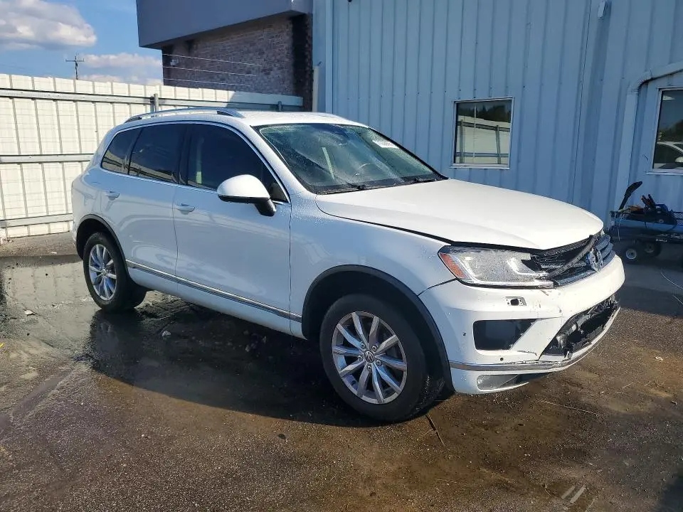 2016 VOLKSWAGEN TOUAREG SPORT  