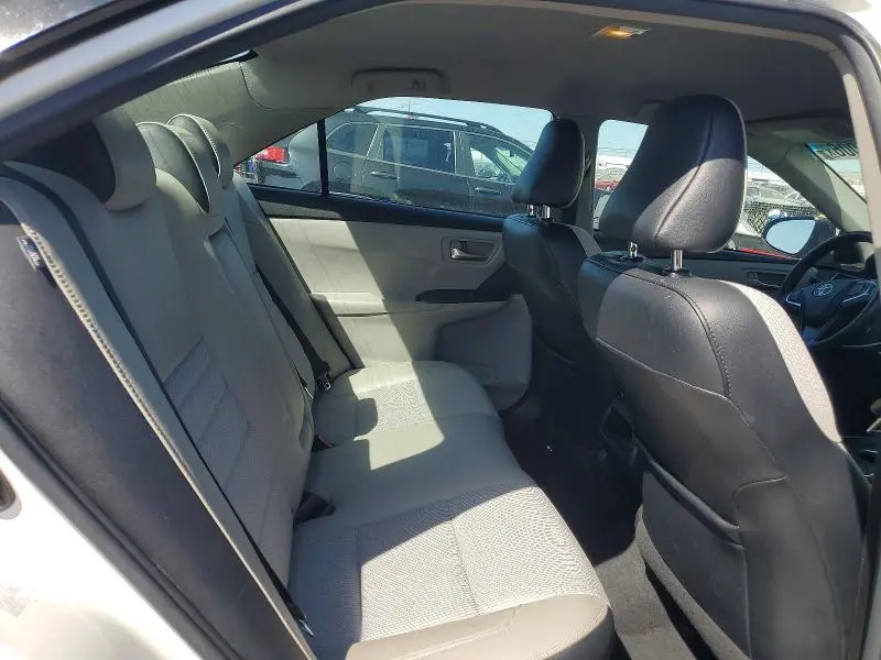2016 TOYOTA CAMRY SE  