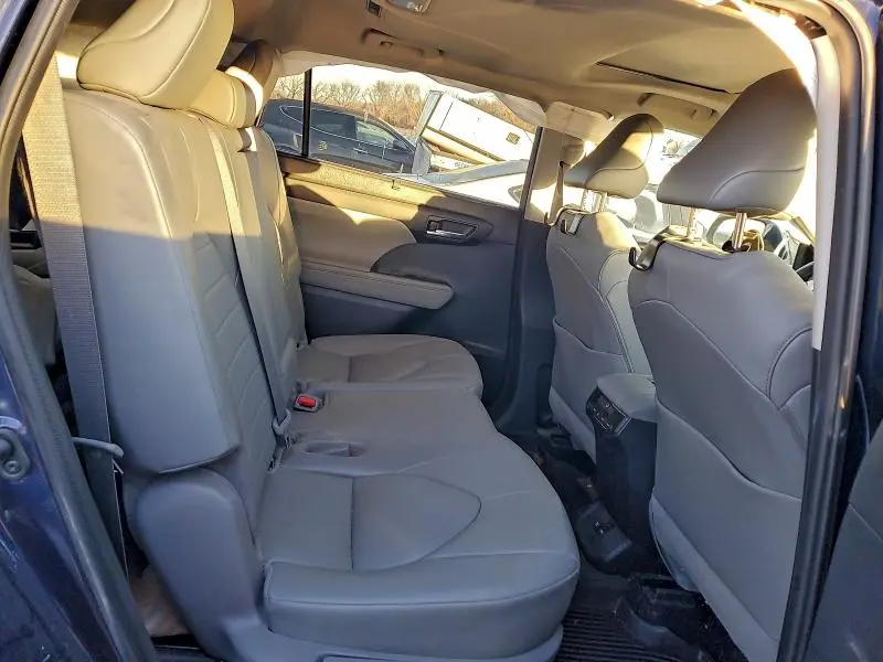 2021 TOYOTA HIGHLANDER HYBRID XLE  