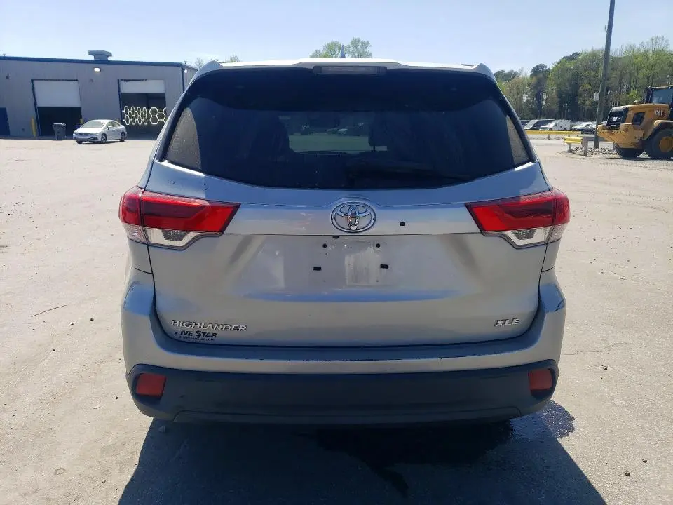 2019 TOYOTA HIGHLANDER XLE  
