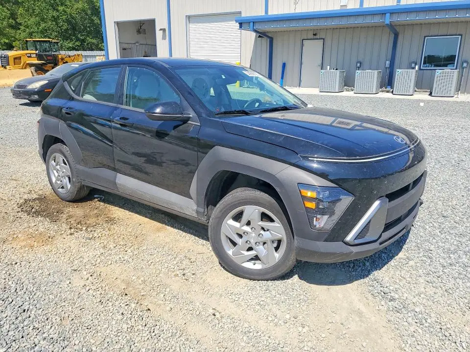 2024 HYUNDAI KONA SE  
