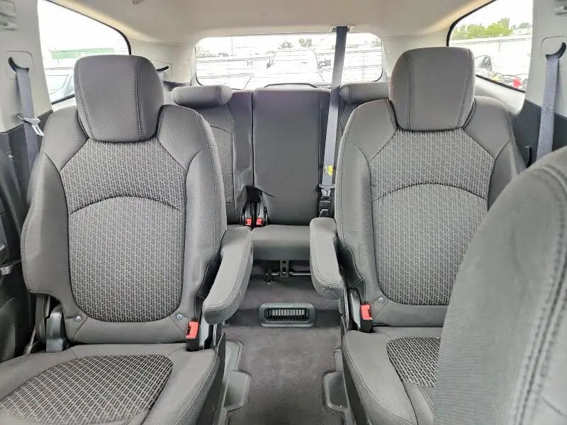 2010 CHEVROLET TRAVERSE LT  