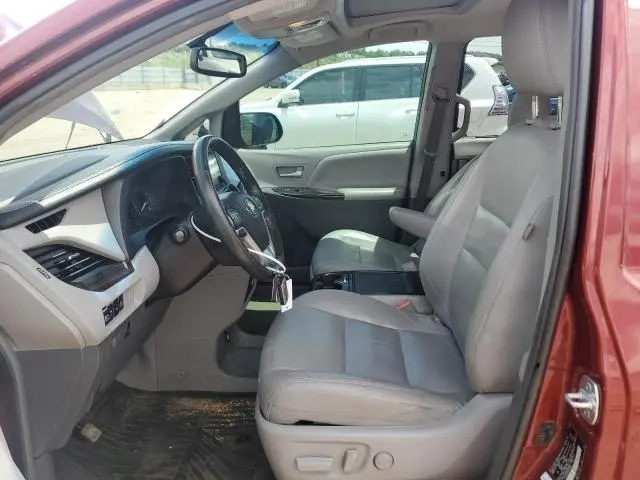 2017 TOYOTA SIENNA XLE  