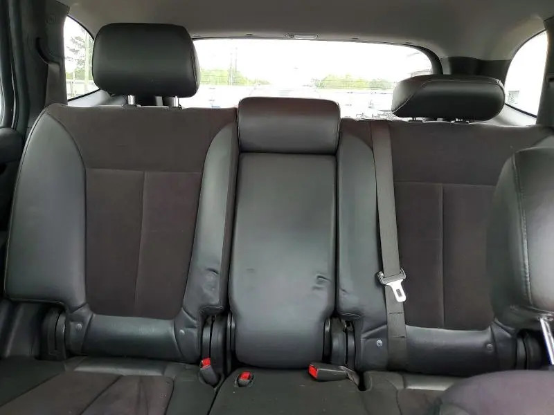 2011 HYUNDAI SANTA FE SE  