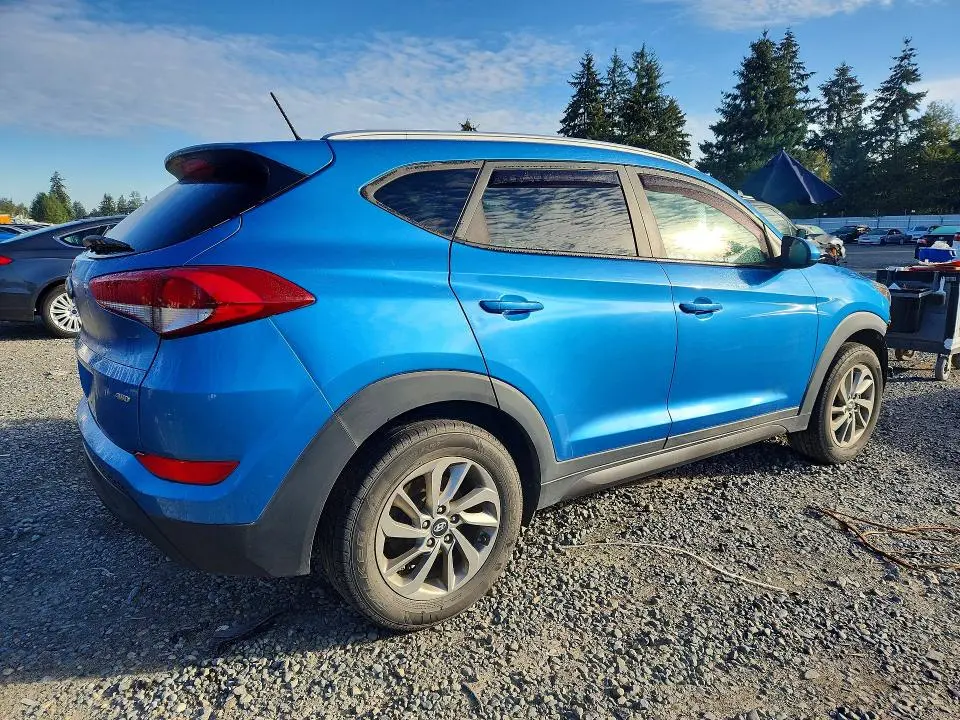 2016 HYUNDAI TUCSON SE  