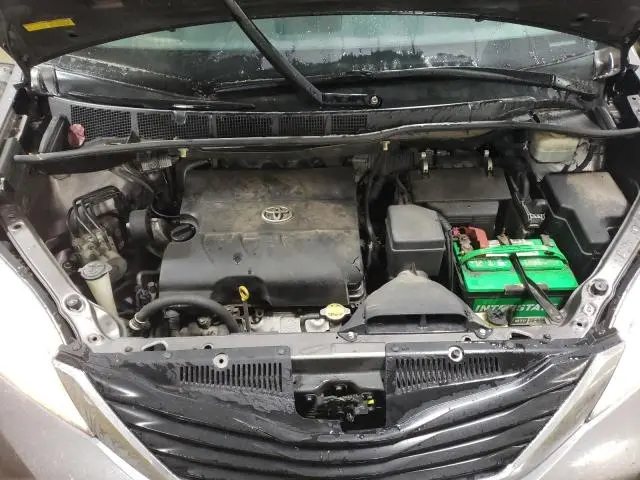 2011 TOYOTA SIENNA LE  