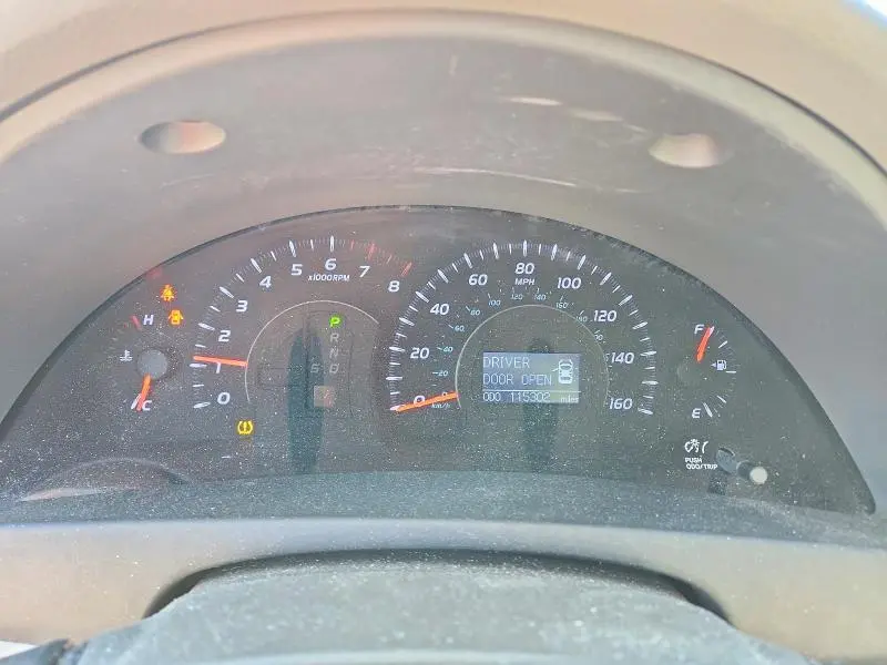 2011 TOYOTA CAMRY XLE V6  