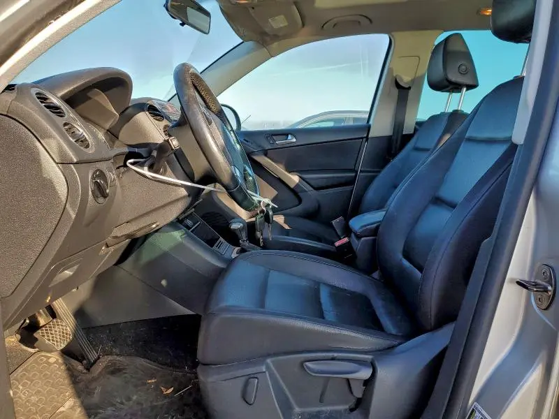 2010 VOLKSWAGEN TIGUAN S  