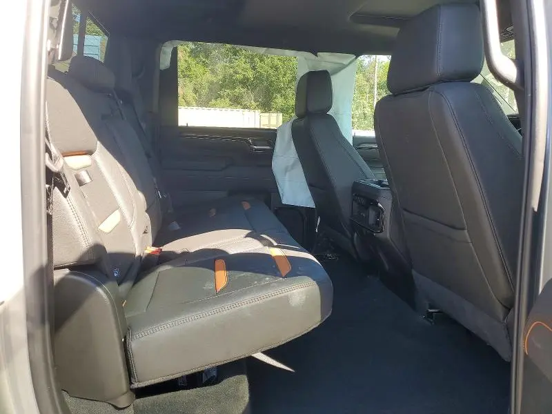 2025 GMC SIERRA K2500 AT4  