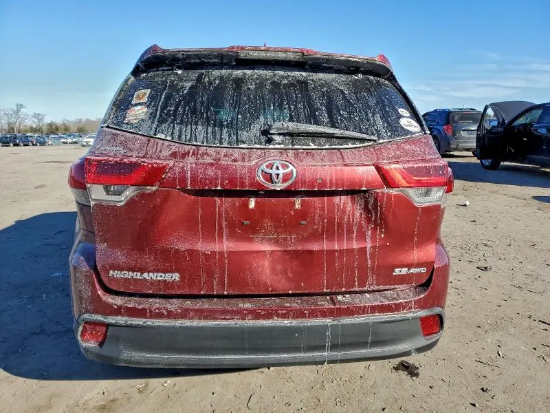 2018 TOYOTA HIGHLANDER SE  