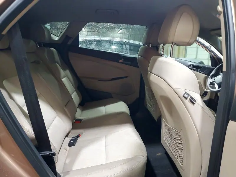 2016 HYUNDAI TUCSON SE  