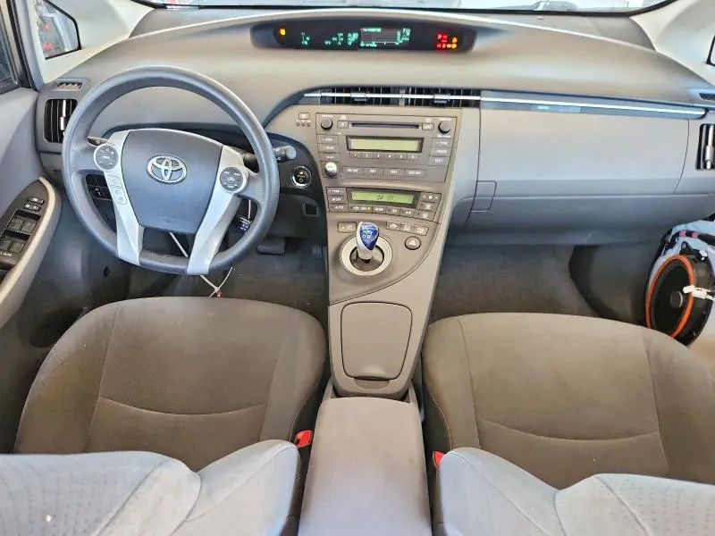 2010 TOYOTA PRIUS III  