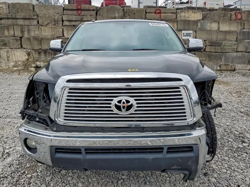 2013 TOYOTA TUNDRA CREWMAX LIMITED  