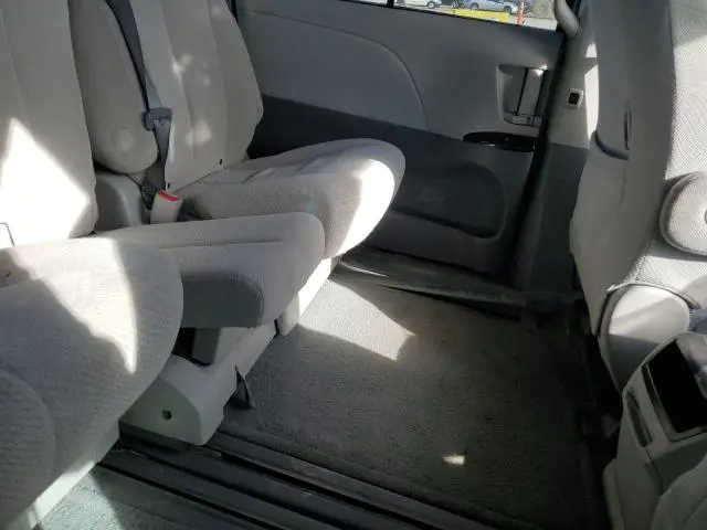 2012 TOYOTA SIENNA LE  