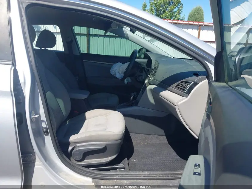 2018 HYUNDAI ELANTRA SE