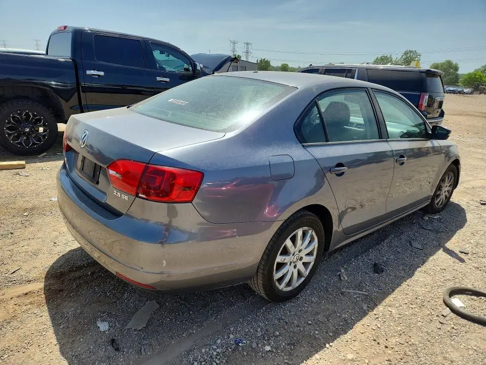 2011 VOLKSWAGEN JETTA SE  