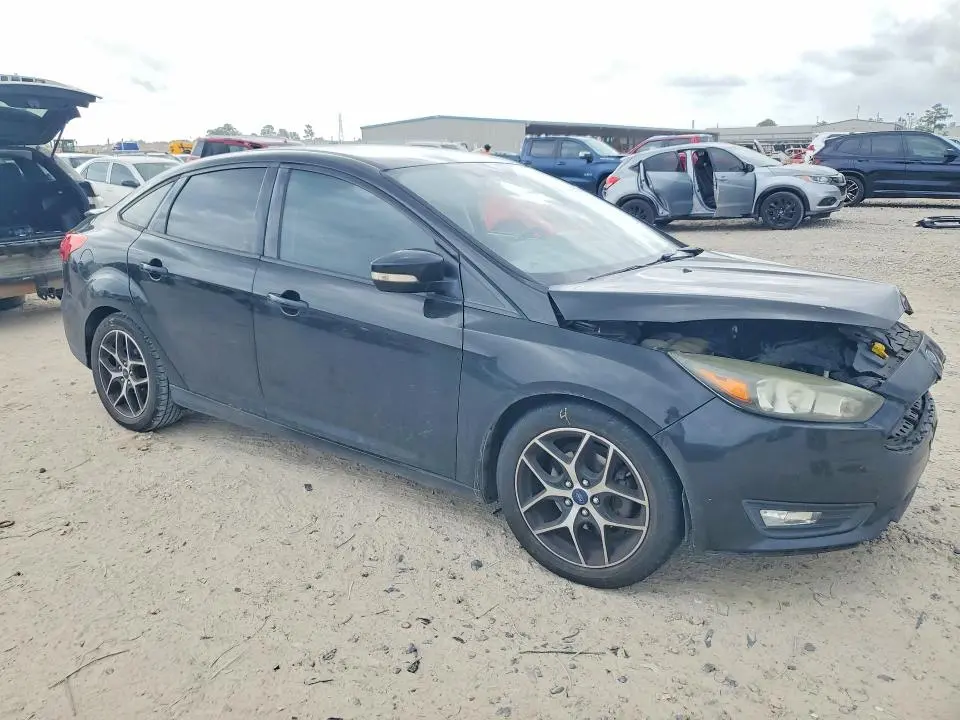 2015 FORD FOCUS SE  