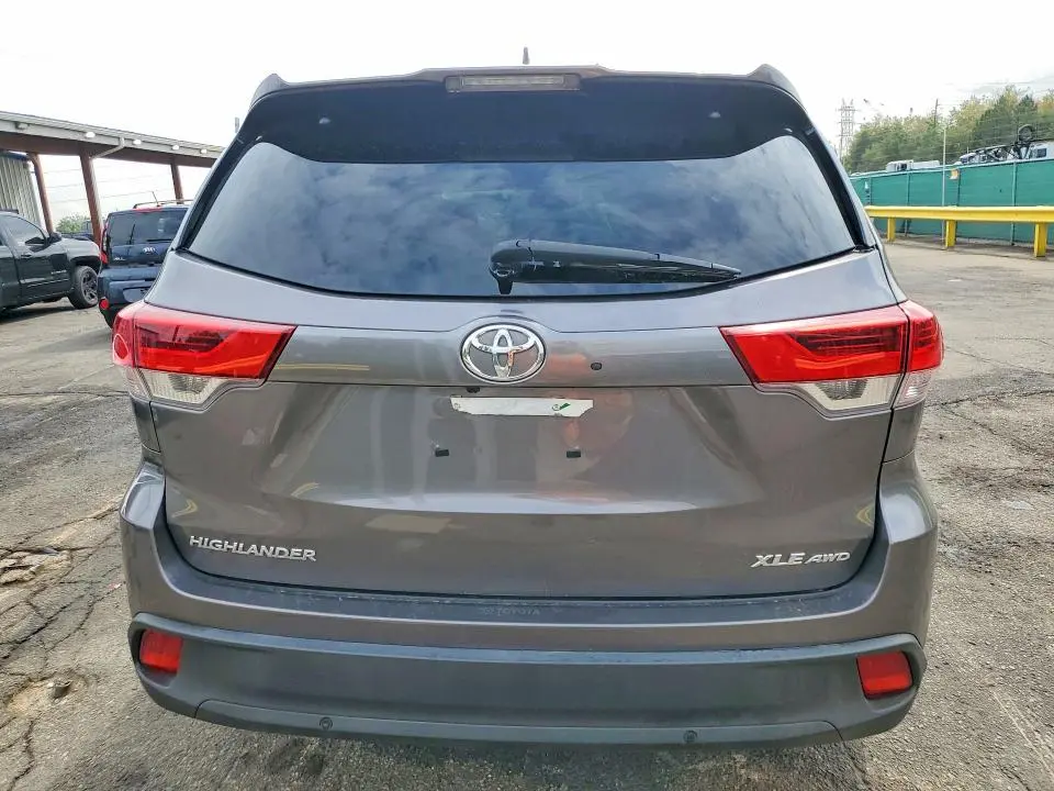 2018 TOYOTA HIGHLANDER XLE  