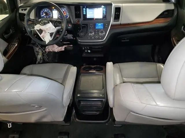 2017 TOYOTA SIENNA XLE  
