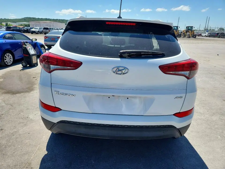 2016 HYUNDAI TUCSON SE  