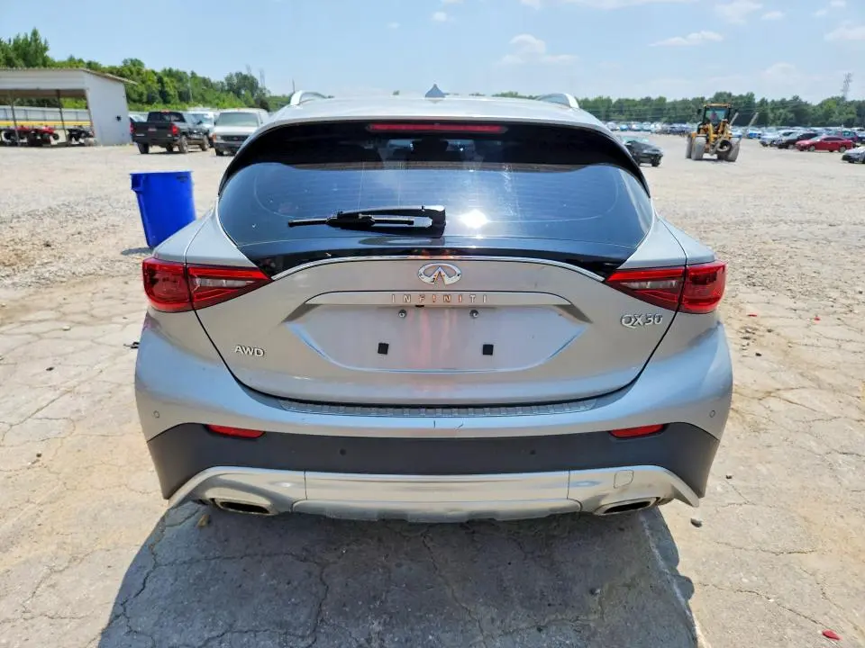 2017 INFINITI QX30 BASE  