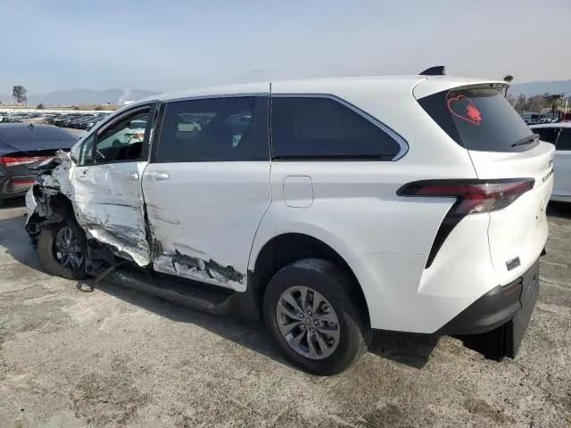 2024 TOYOTA SIENNA LE  