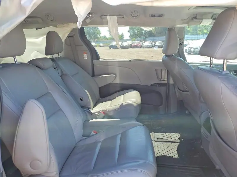 2017 TOYOTA SIENNA XLE 8-PASSENGER  
