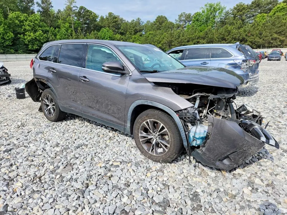 2019 TOYOTA HIGHLANDER LE  