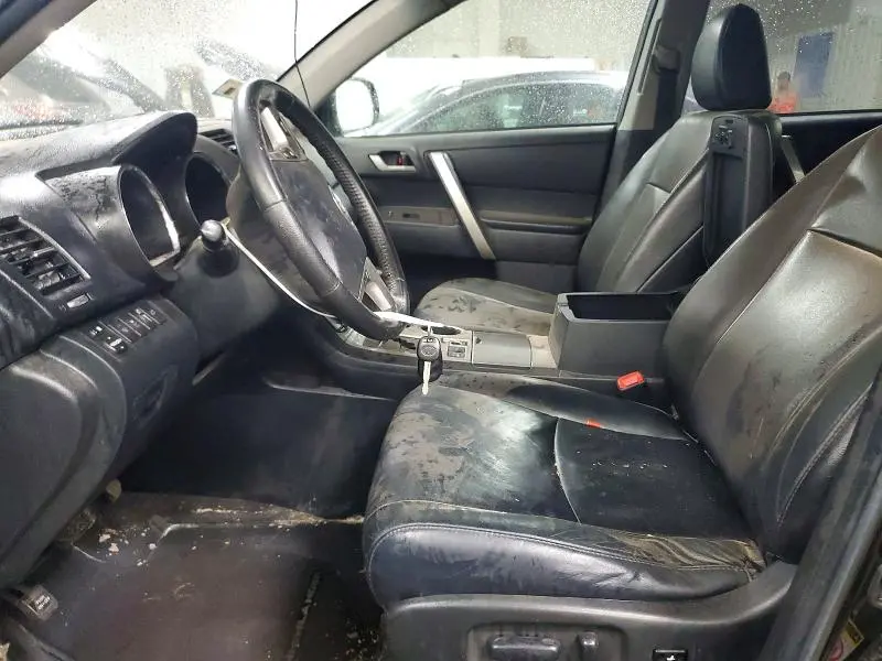 2012 TOYOTA HIGHLANDER SE  